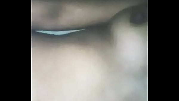 Se masturba.
